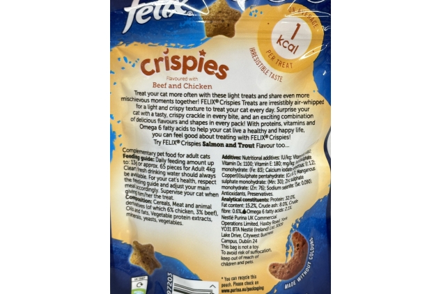 Felix Crispies Cat Treats – Beef & Chicken Flavour, 45g (Pack of 8), Crunchy and Delicious Treats for Cats