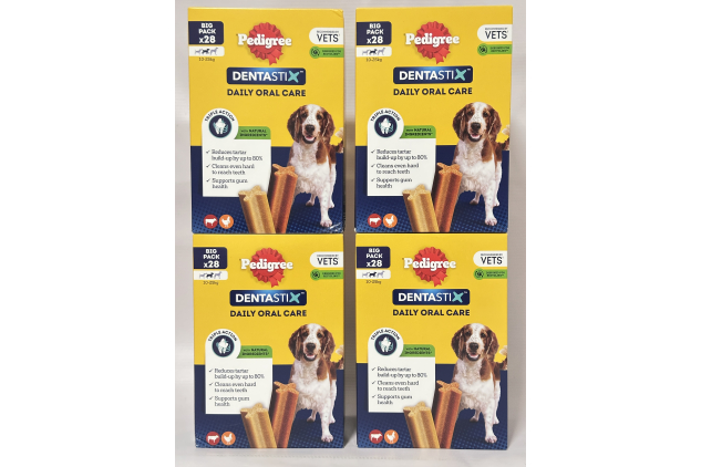 Pedigree Dentastix Daily Dental Chews for Medium Dogs 10–25kg – 4 Packs of 28 Sticks, Oral Care Treats