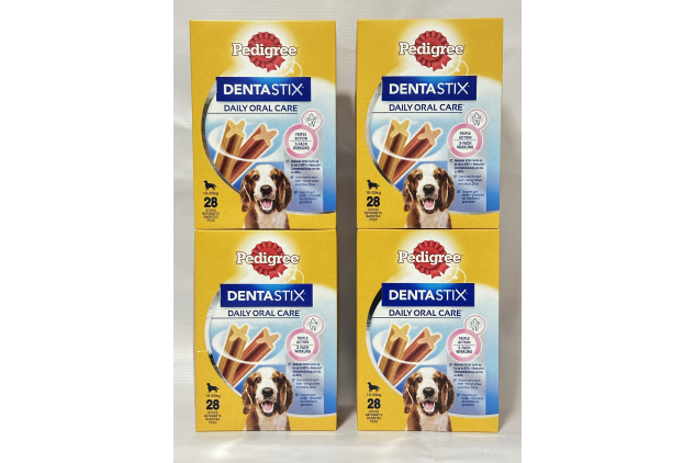 Pedigree Dentastix Daily Dental Chews for Medium Dogs 10–25kg – 4 Packs of 28 Sticks, Oral Care Treats