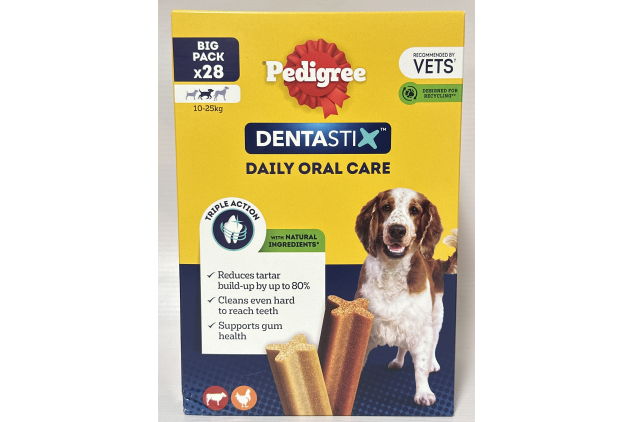 Pedigree Dentastix Daily Dental Chews for Medium Dogs 10–25kg – 4 Packs of 28 Sticks, Oral Care Treats