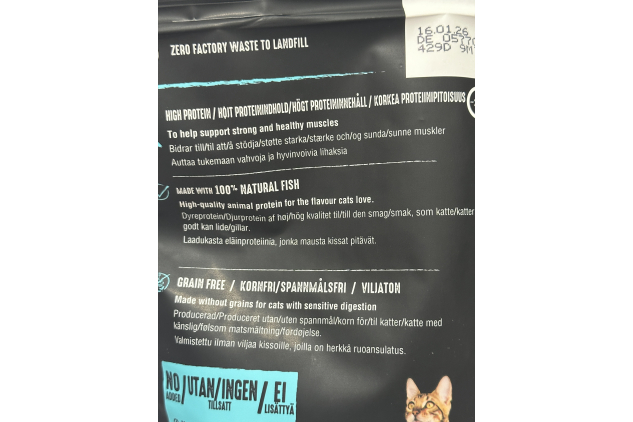Crave High Protein Dry Cat Food with Salmon & Whitefish – Grain Free – 750g (Pack of 4)