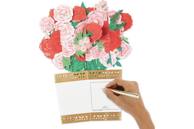 Hallmark 3D Pop-Up Valentines Card – Bouquet of Roses – Red Pink White