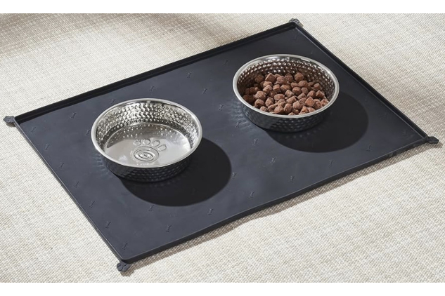 Stainless Steel Pet Feeding Bowls with Non-Slip Silicone Mat | 2 x 700 ml Bowls | Black