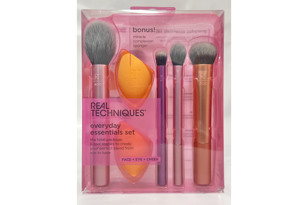 Real Techniques Everyday Essentials Makeup Brush Set with Sponges | 6 Piece Kit
