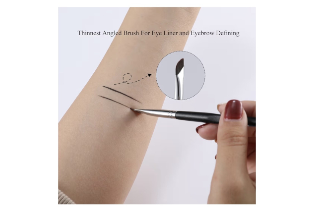 Eyeliner Brush Fine Angled Eyeliner Eyebrow Concealer Brush Professional Flat Eye Makeup Brush for Eyelid Liner Eyebrows Eyeliner Lip lid Defining