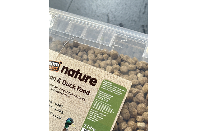 Premium Floating Swan and Duck Feed, 5 Litre | DAMGED TUB