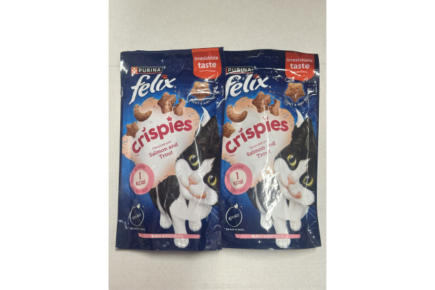 Felix Crispies Cat Treats Salmon & Trout – 2 x 45g | Irresistibly Light & Crispy Cat Snacks with Protein, Vitamins & Omega 6