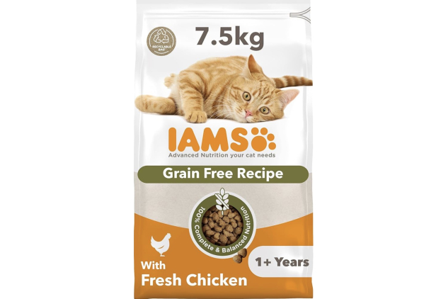 IAMS Grain Free Adult Complete Dry Cat Food with Fresh Chicken 7.5kg