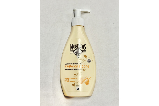 Le Pe Marseillais Moisturising Body Lotion Repairs with Shea Butter, Aloe and Beeswax for Very Dry Skin 250ml