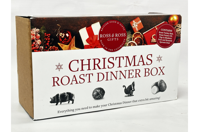 Ross & Ross Gifts Christmas Roast Dinner Box Gift Set – Roast Potato Oil, Turkey Rub, Brussels Sprouts Dust & Pigs in Blankets Dust
