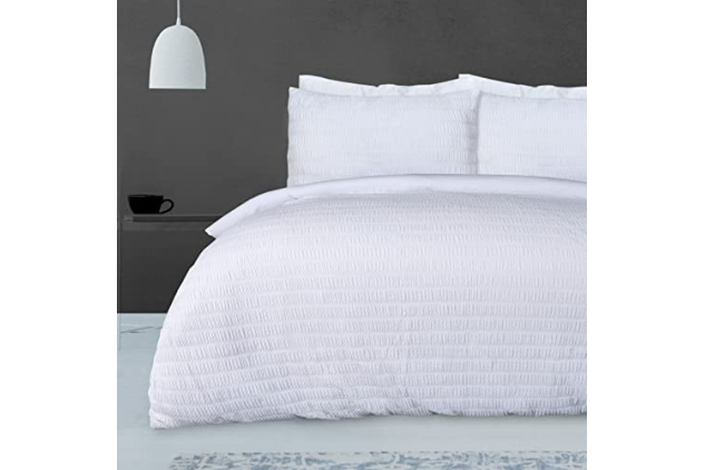 Sleepdown White Seersucker Super King Duvet Set