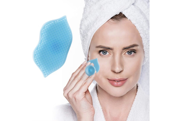 Silicone Facial Cleansing & Exfoliating Brush – Soft Face & Body Scrubber with Suction Grip – Blue