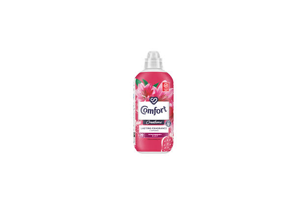 Comfort Strawberry & Lily Fabric Conditioner 900ml