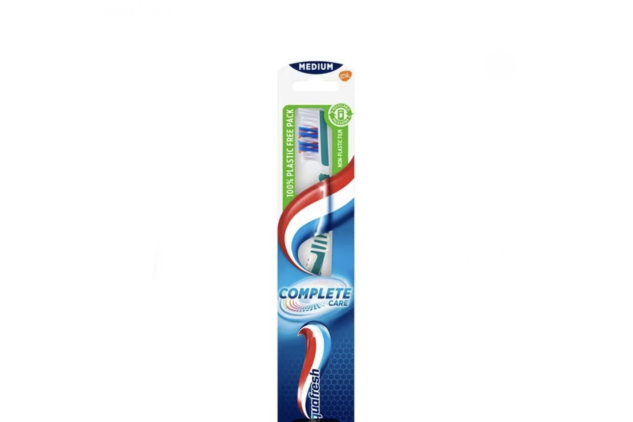Aquafresh Toothbrush Complete Care For Hard To Reach Areas Medium