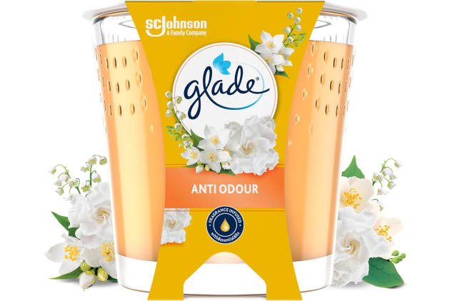 Glade Jar Candle, Scented Candle Infused with Essential Oils, Up to 30 Hours Burn Time, Anti-Odour, 112g