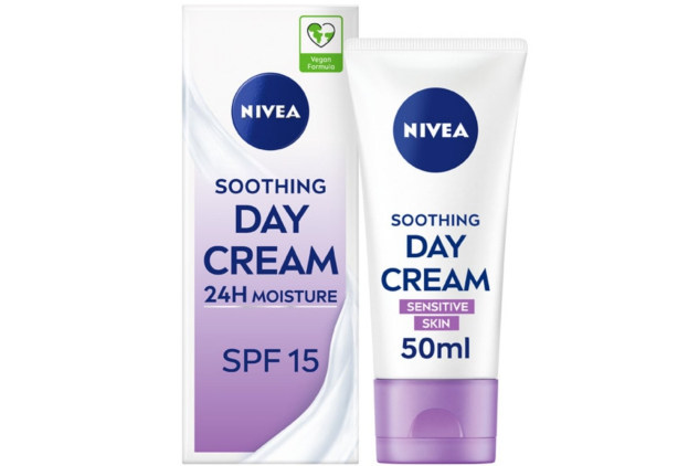 NIVEA Soothing Day Face Cream SPF15 50ml