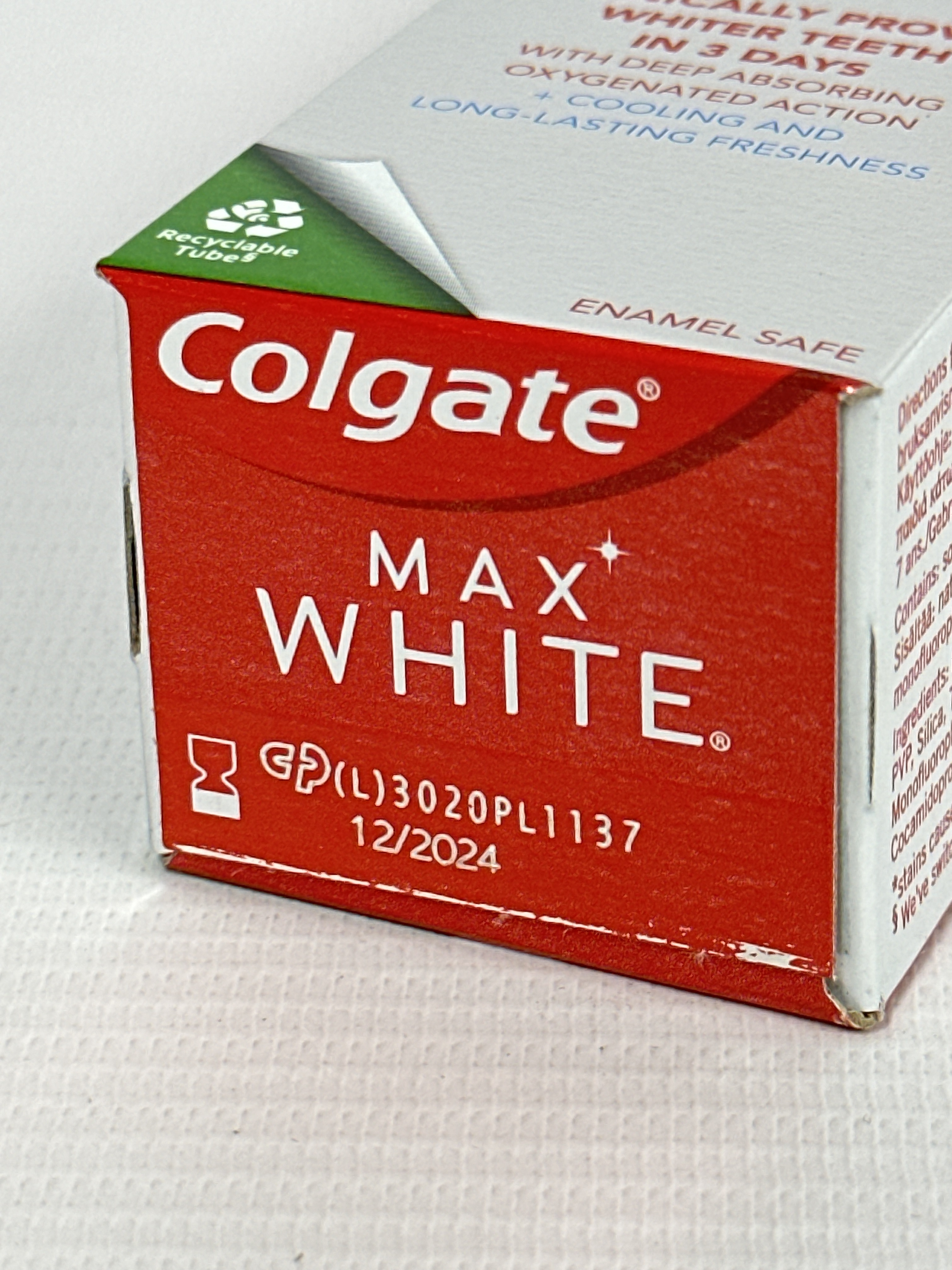 2 off New Colgate Max White